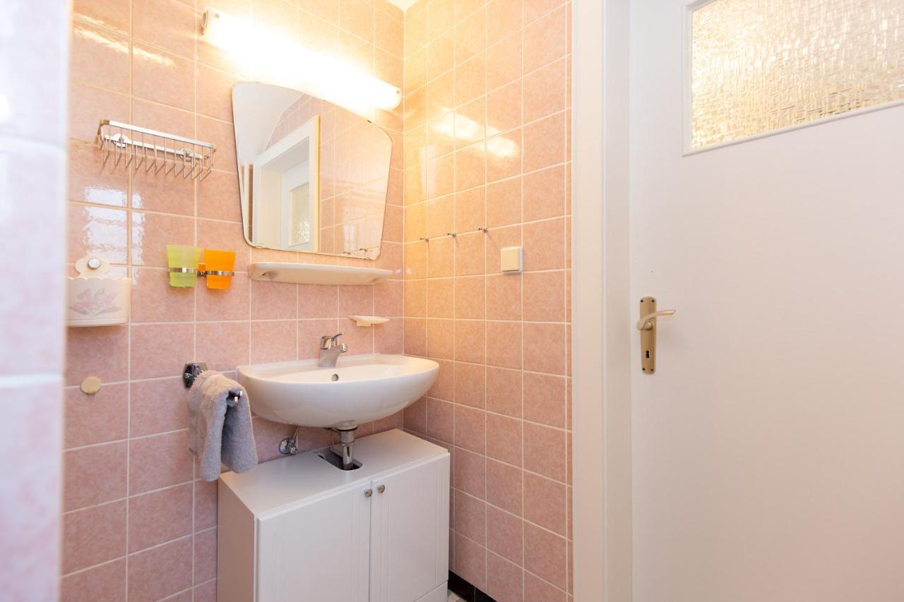 70 Apartment *