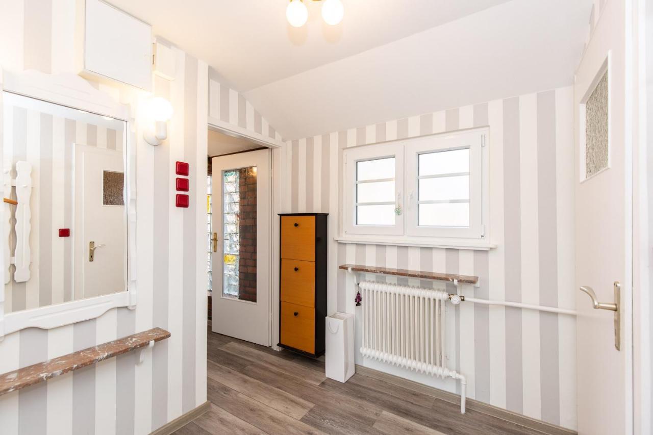 70 Apartment *